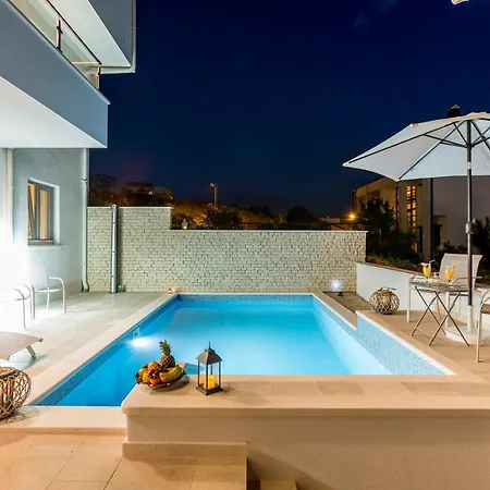 Apartman Belo Horizonte, With Pool & Sea View Split