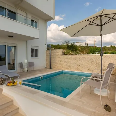 Apartman Belo Horizonte, With Pool & Sea View