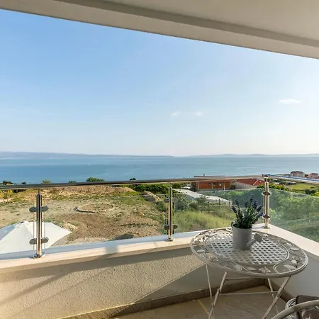 Luxury Horizonte With Swimming Pool Апартаменты *