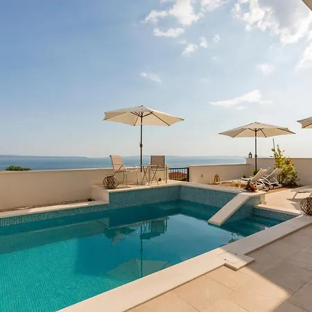 Luxury Horizonte With Swimming Pool Апартаменты *