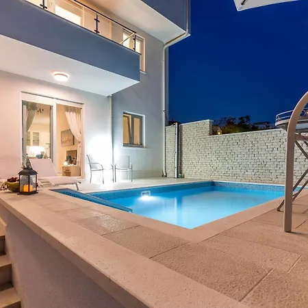 Luxury Horizonte With Swimming Pool Апартаменты *